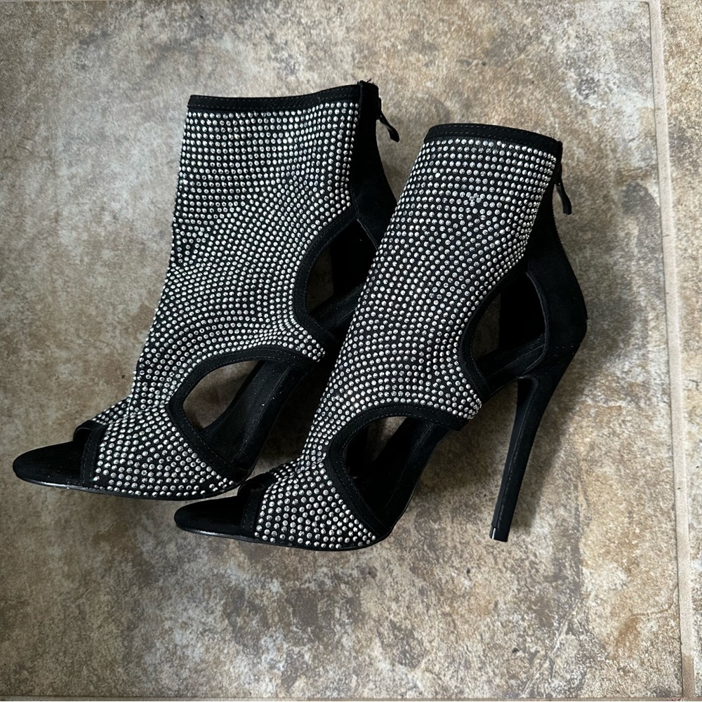VIGO FIORE Stilletto Peep Toe Heels with Rhinestones